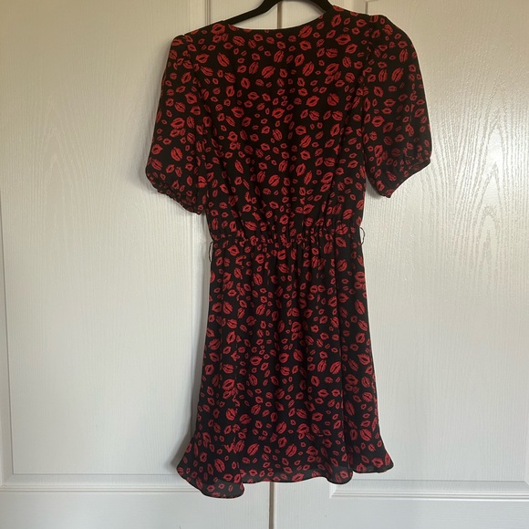 Socialite lip print faux wrap puff sleeve ruffle mini dress size small - Picture 8 of 8